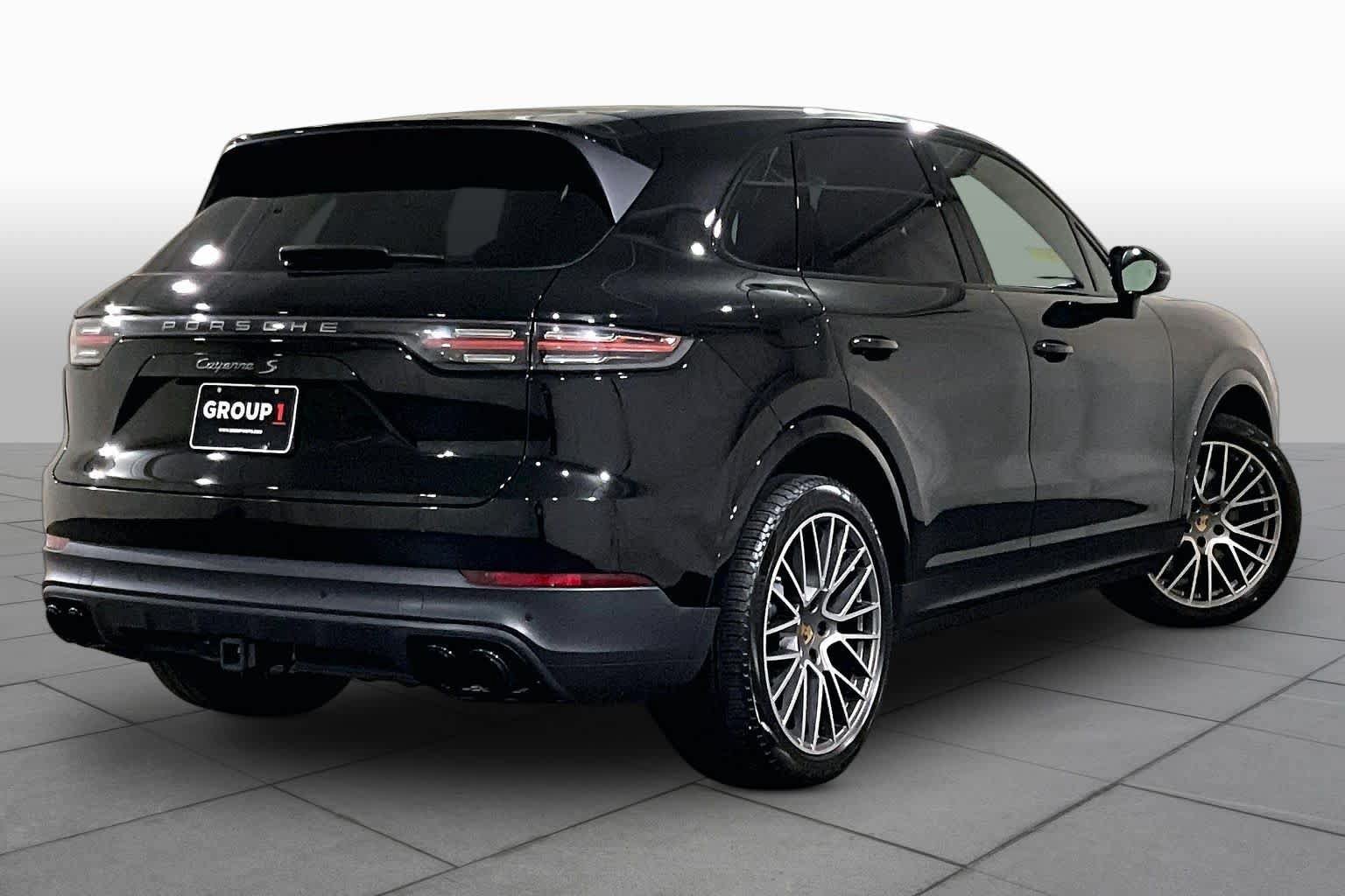 Used 2023 Porsche Cayenne S Platinum AWD/4WD image 12