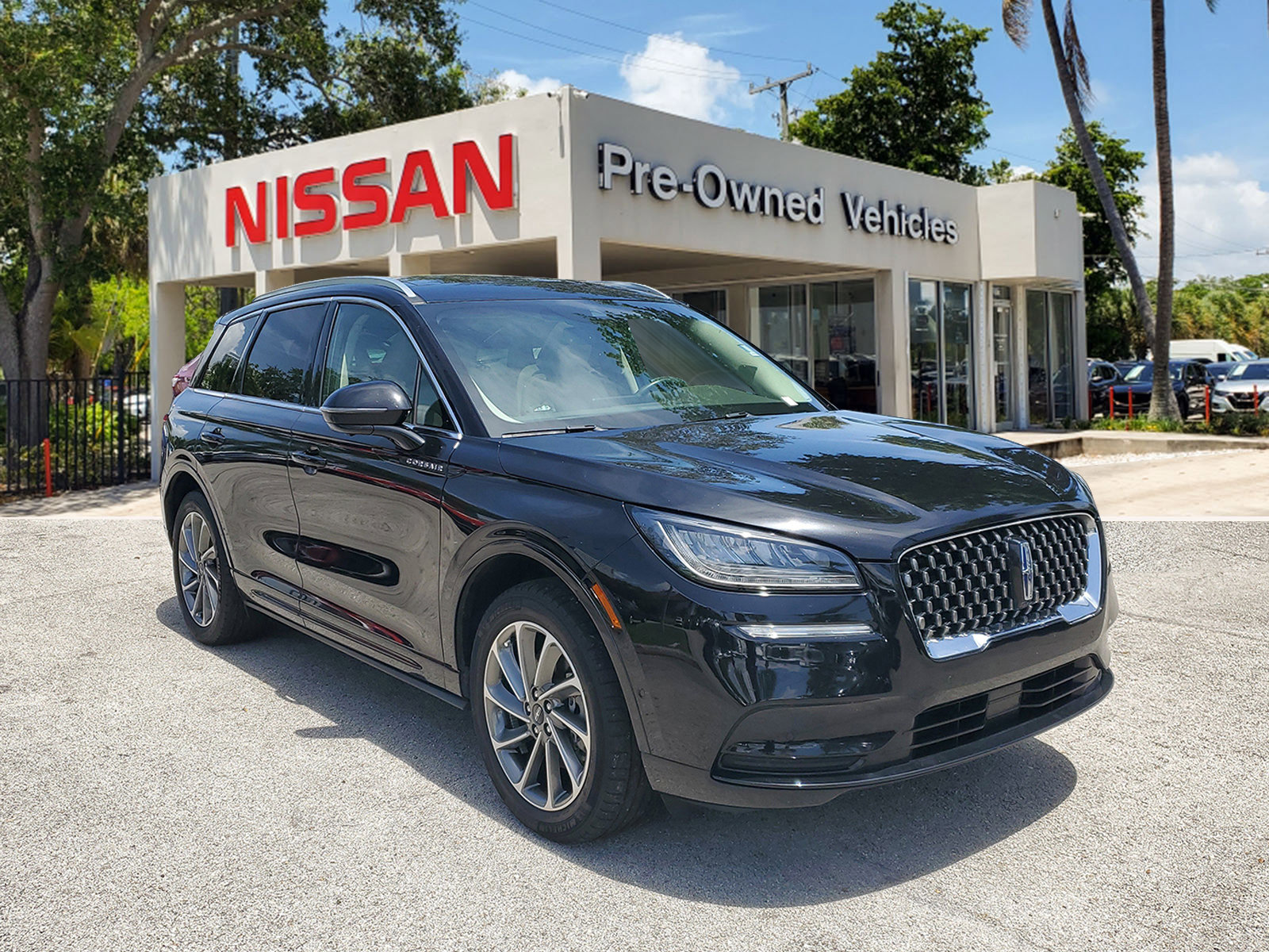 Used 2022 Lincoln Corsair Grand Touring image 3
