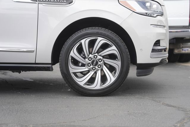 Used 2023 Lincoln Navigator L Reserve image 3
