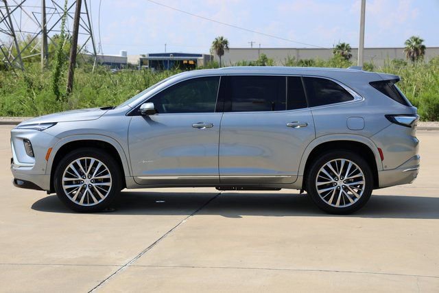 New 2026 Buick Enclave Avenir w/ Super Cruise Package FWD image 5