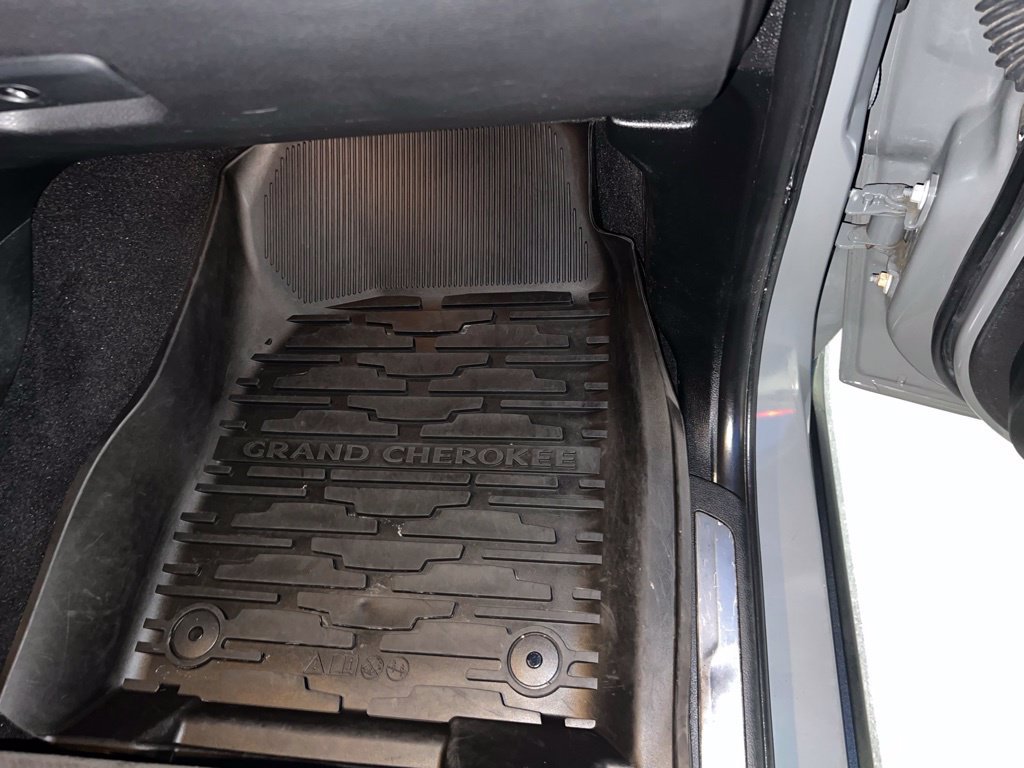 Used 2020 Jeep Grand Cherokee Trailhawk AWD/4WD image 19