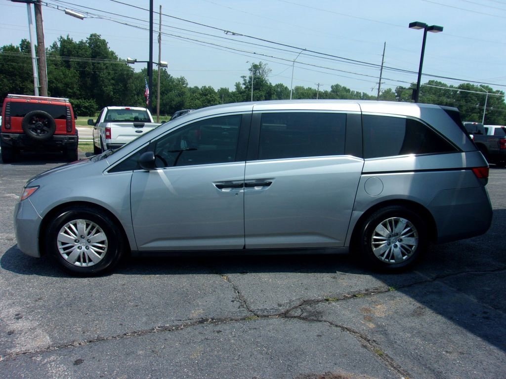 Used 2016 Honda Odyssey LX image 2