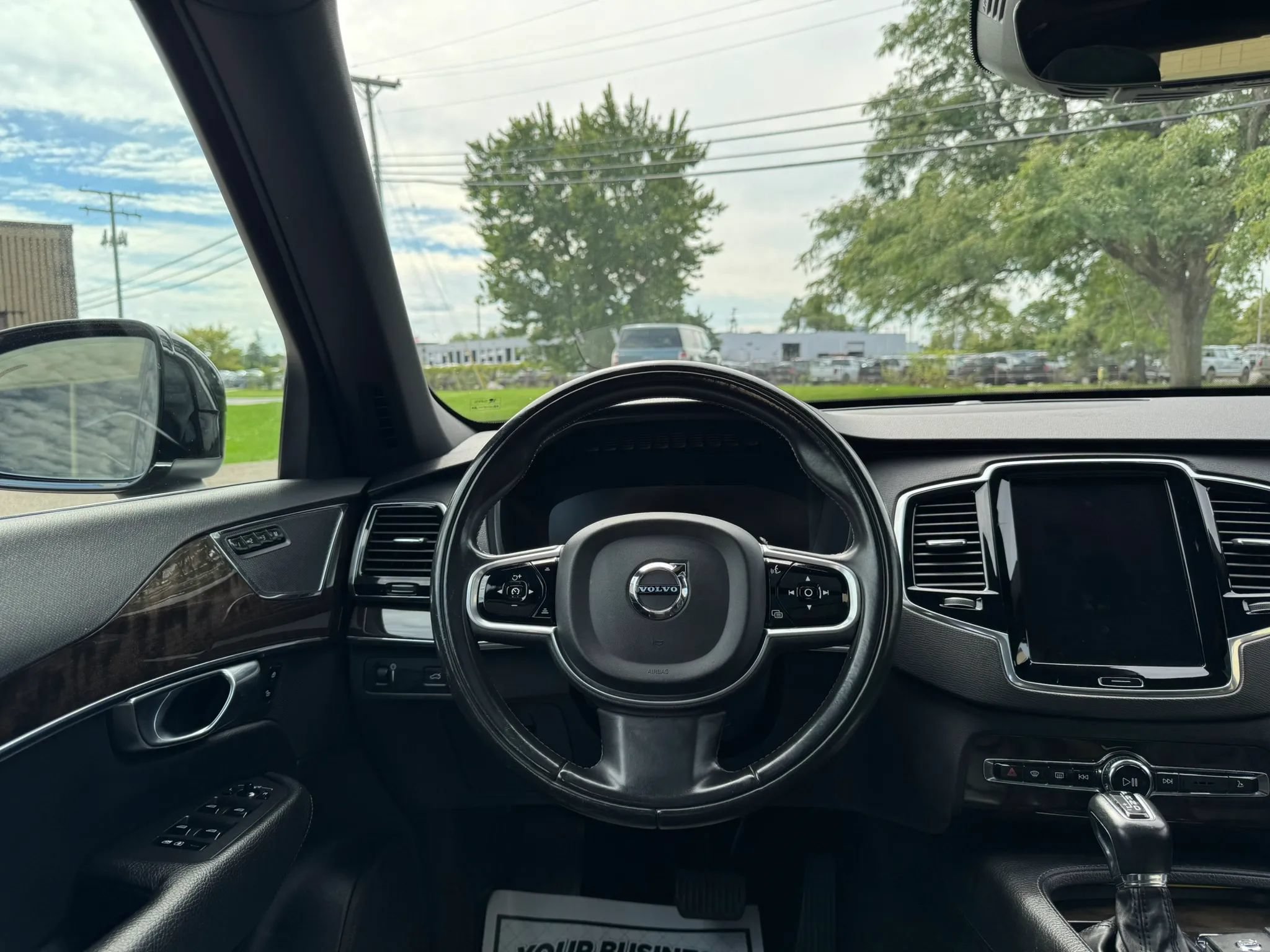 Used 2018 Volvo XC90 T6 Momentum w/ Convenience Package AWD/4WD image 16