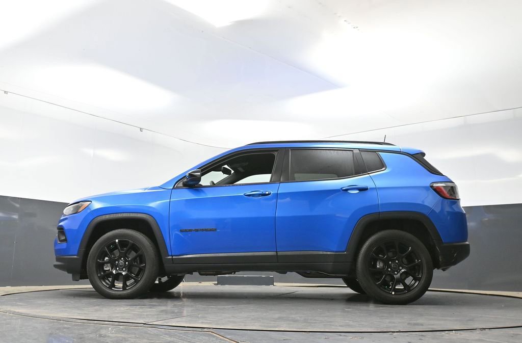 Used 2025 Jeep Compass Latitude w/ Altitude Special Edition AWD/4WD image 45
