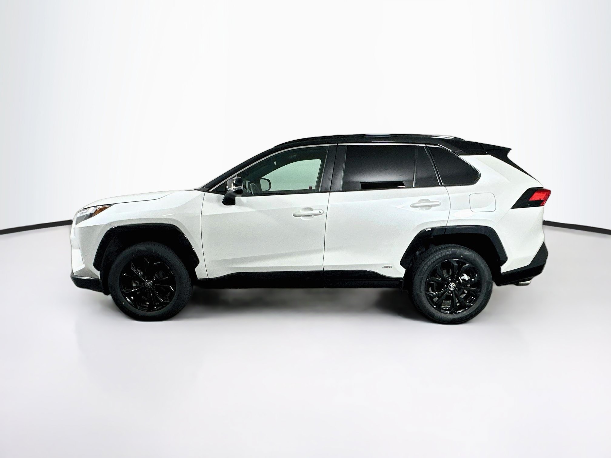 Used 2023 Toyota RAV4 XSE w/ XSE Grade Weather Package AWD/4WD image 4