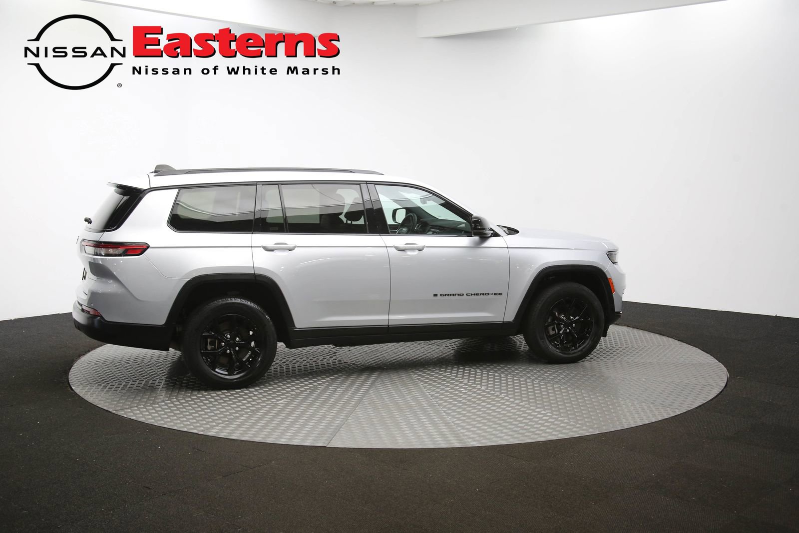 Used 2024 Jeep Grand Cherokee L Laredo image 55