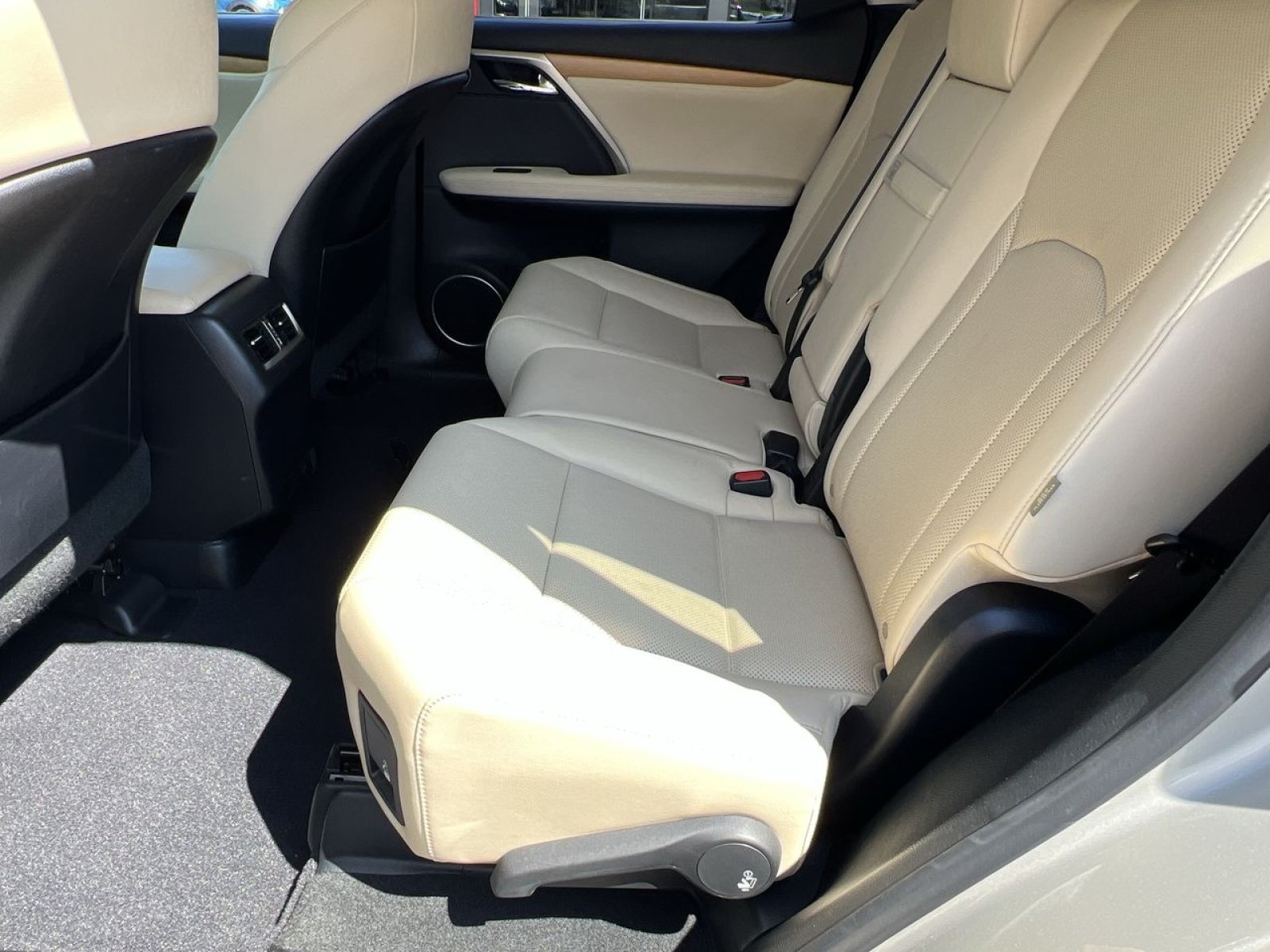 Used 2021 Lexus RX 350L Premium w/ Premium Package AWD/4WD image 21