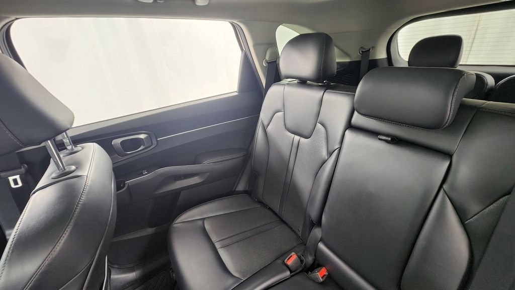 Used 2021 Kia Sorento S w/ Panoramic Sunroof Package FWD image 14