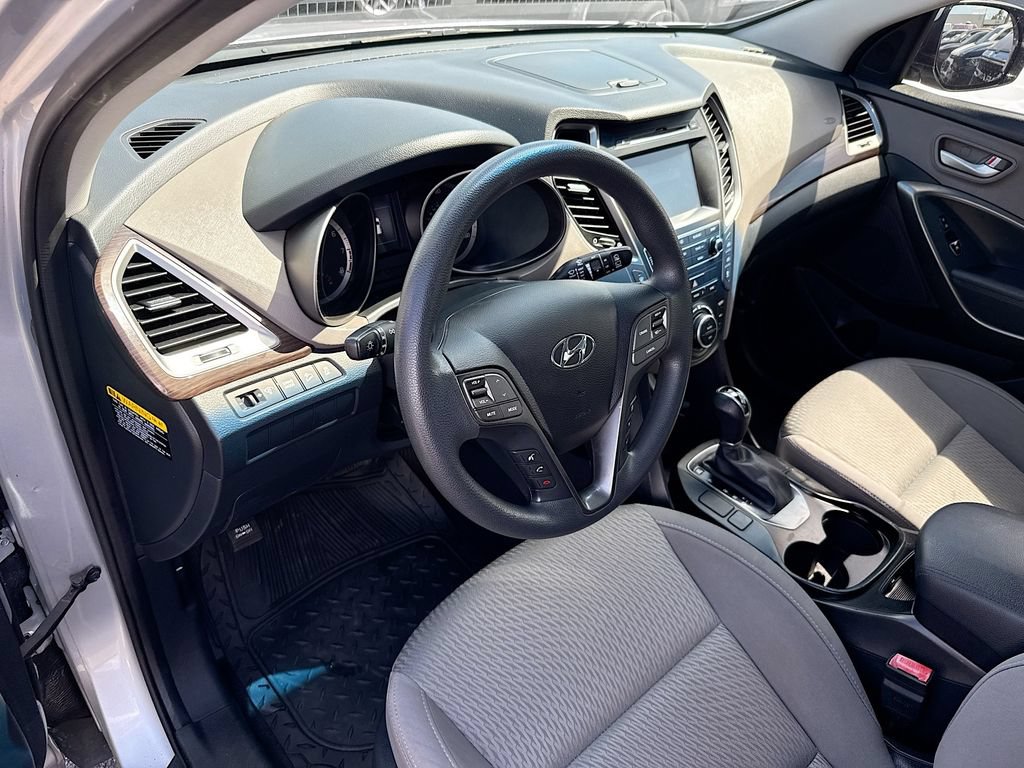 Used 2018 Hyundai Santa Fe SE w/ Cargo Package FWD image 10