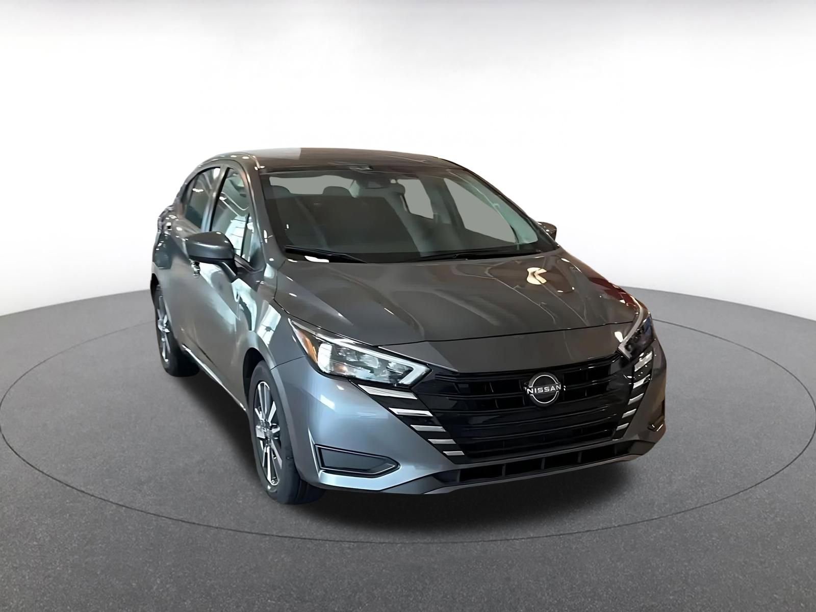 Used 2025 Nissan Versa SV image 3