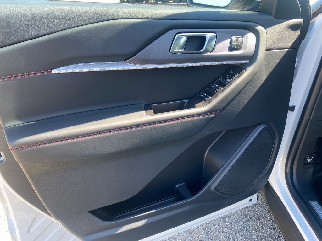 New 2025 Ford Explorer ST-Line w/ Premium Package AWD/4WD image 11