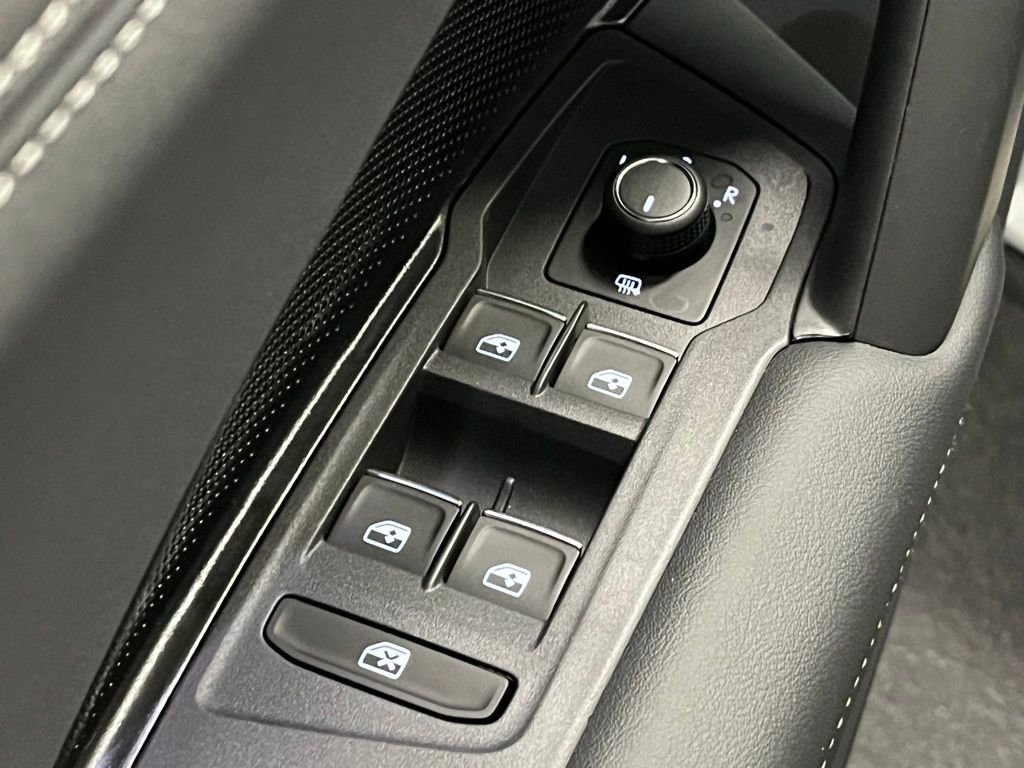 New 2026 Volkswagen Tiguan SE image 17