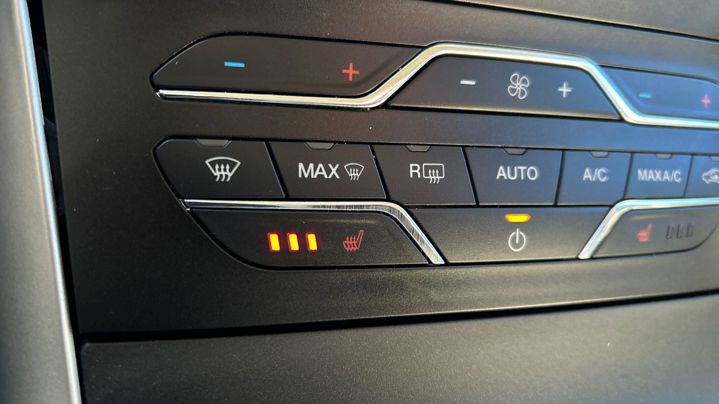 Used 2020 Ford Edge SEL image 37