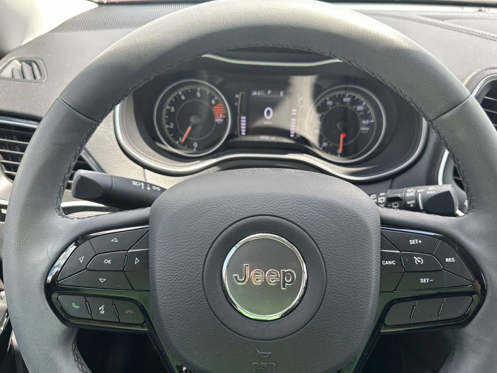 Used 2020 Jeep Cherokee Latitude Plus FWD image 20