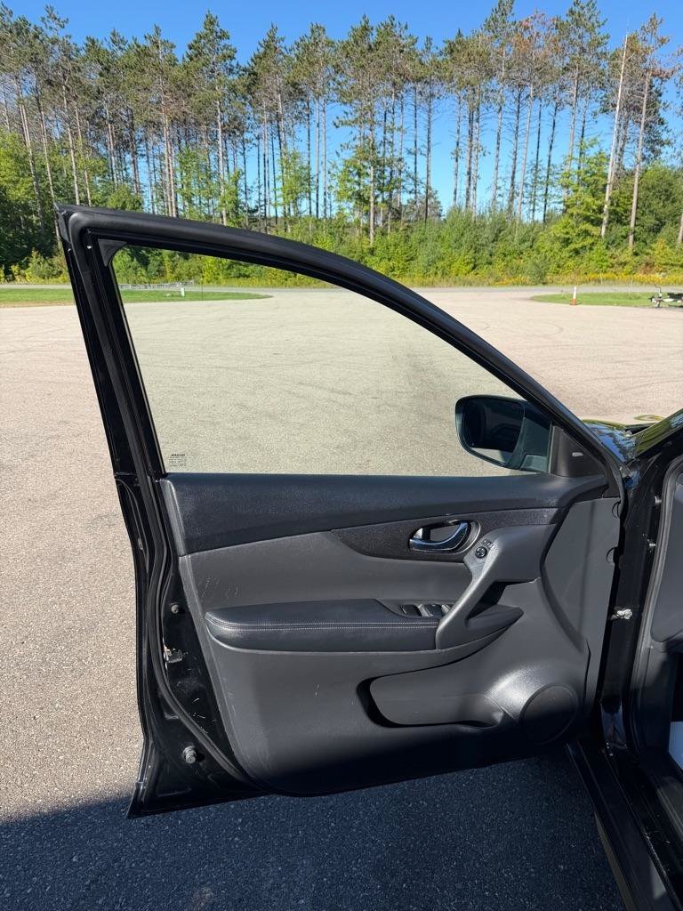 Used 2019 Nissan Rogue SV AWD/4WD image 12