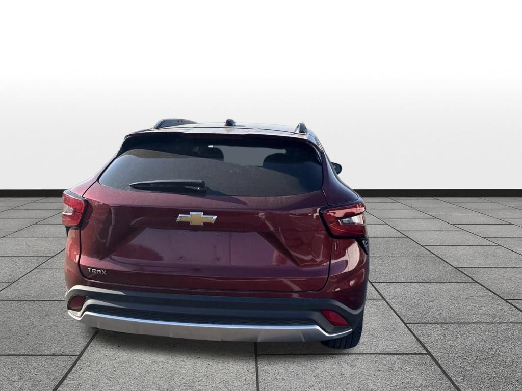 Used 2025 Chevrolet Trax LT w/ LT Convenience Package FWD image 6