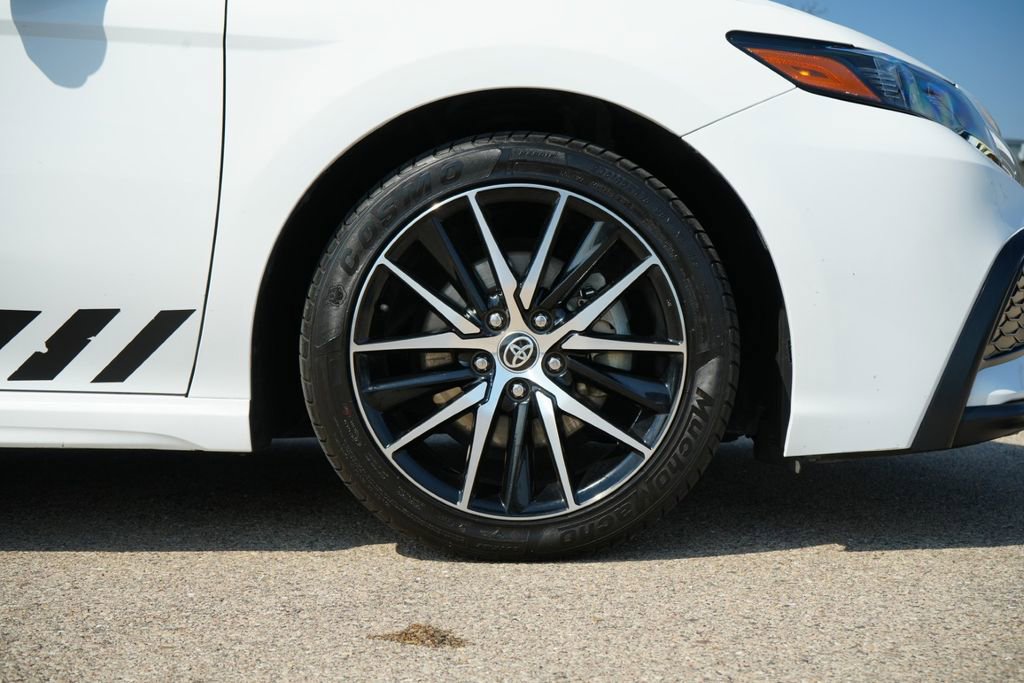 Used 2023 Toyota Camry SE w/ Cold Weather Package image 10