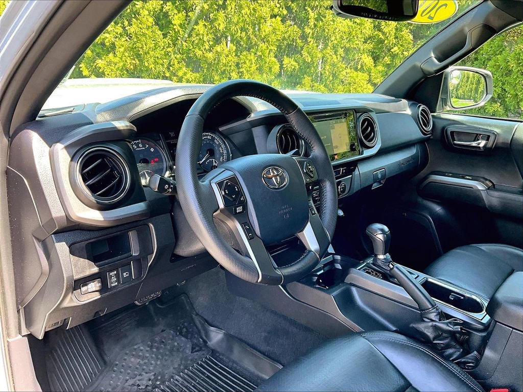 Used 2019 Toyota Tacoma TRD Sport w/ TRD Premium Sport Package AWD/4WD image 8