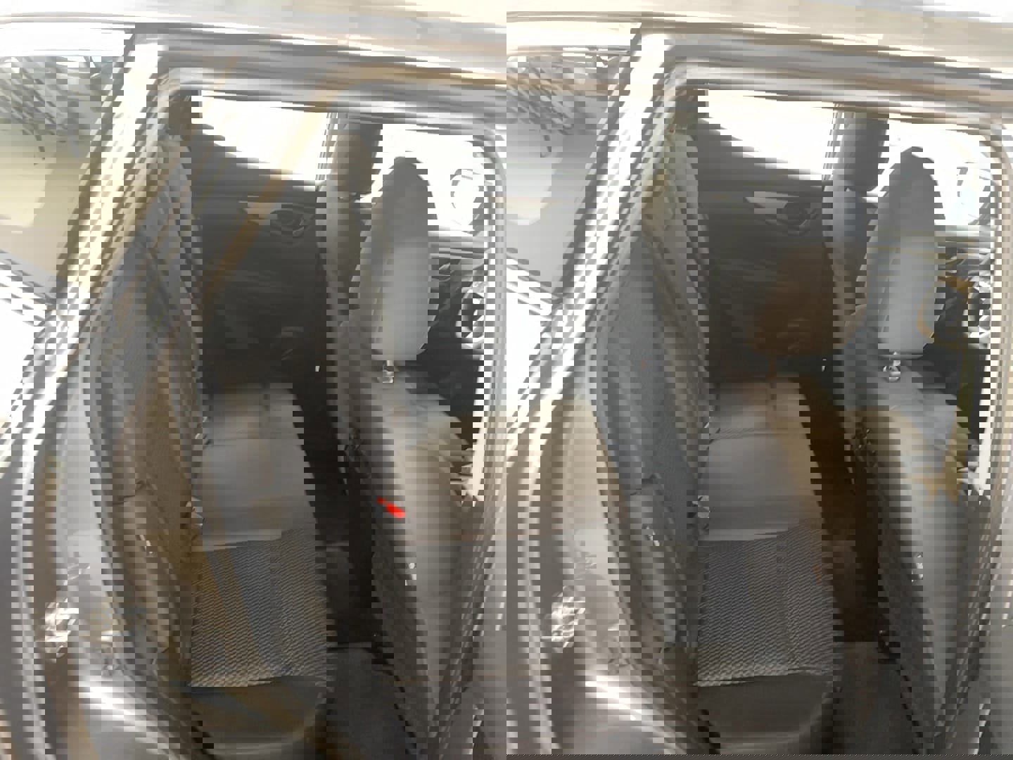 Used 2022 Nissan Rogue Sport S image 15