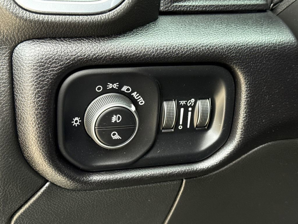 Used 2024 RAM 3500 Laramie AWD/4WD image 22
