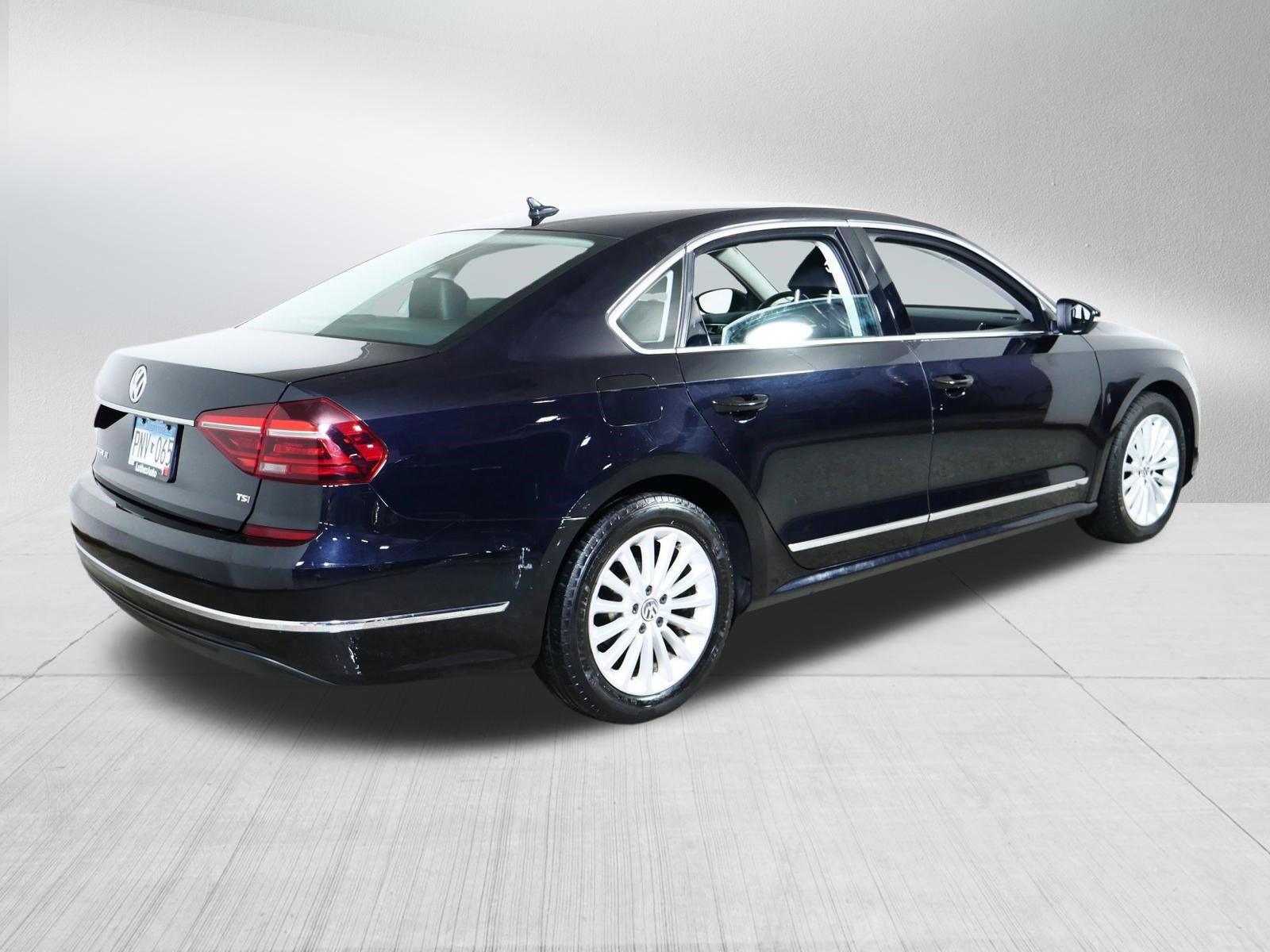 Used 2017 Volkswagen Passat 1.8T SE FWD image 7