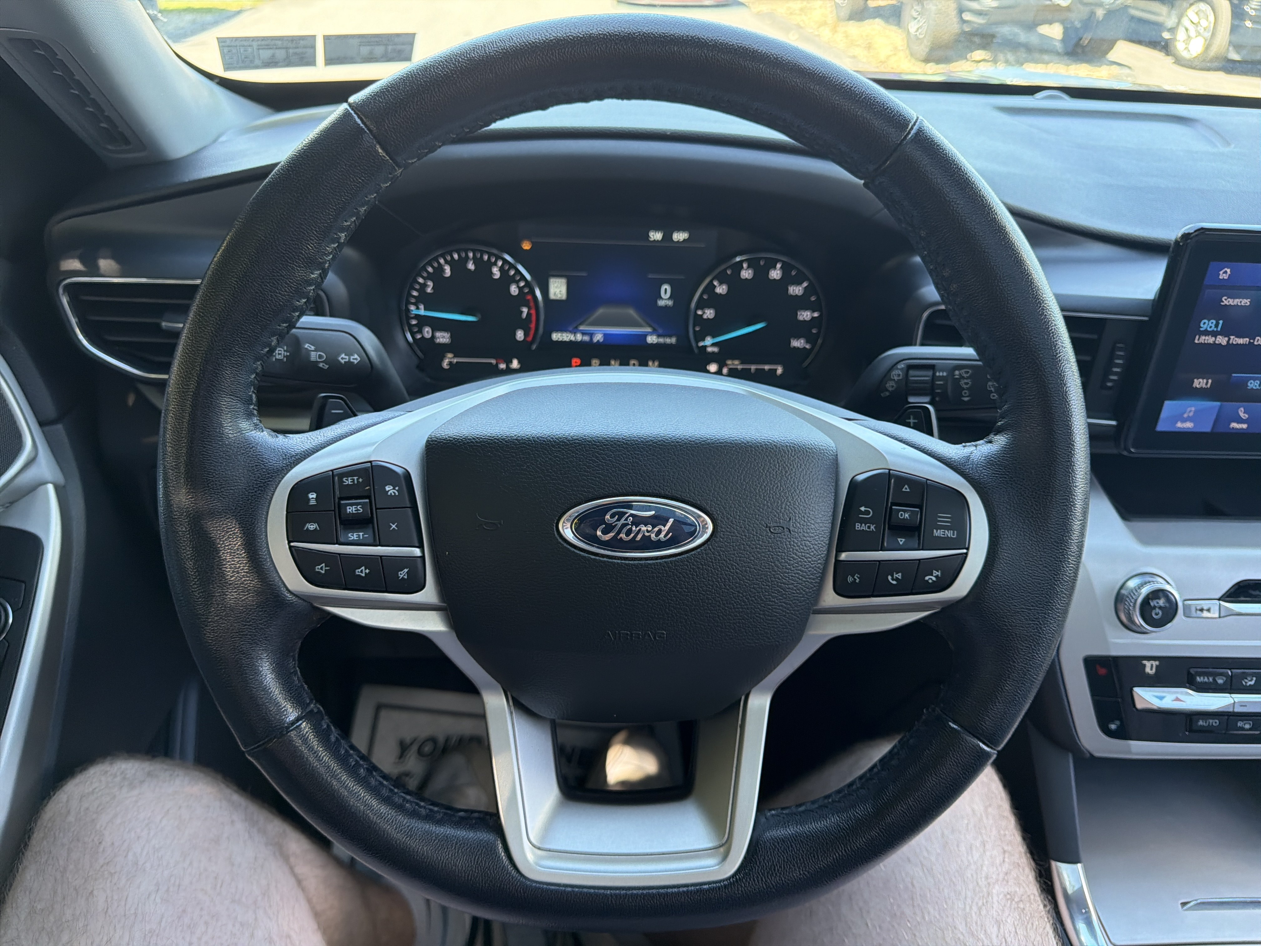 Used 2021 Ford Explorer XLT w/ Equipment Group 202A AWD/4WD image 18