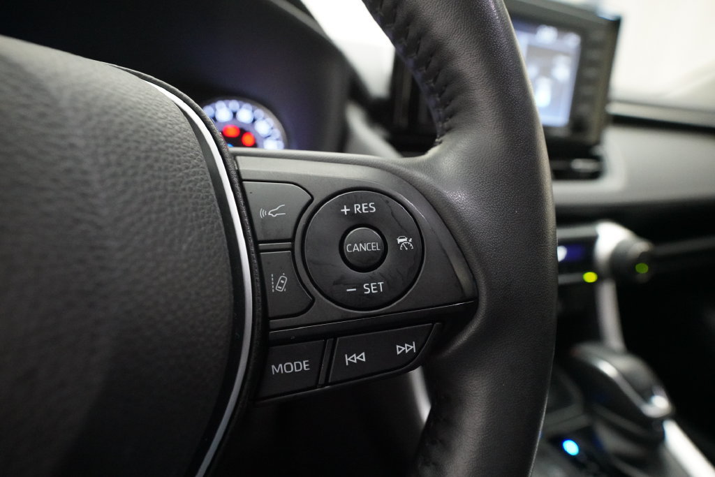 Used 2022 Toyota RAV4 XLE Premium AWD/4WD image 19