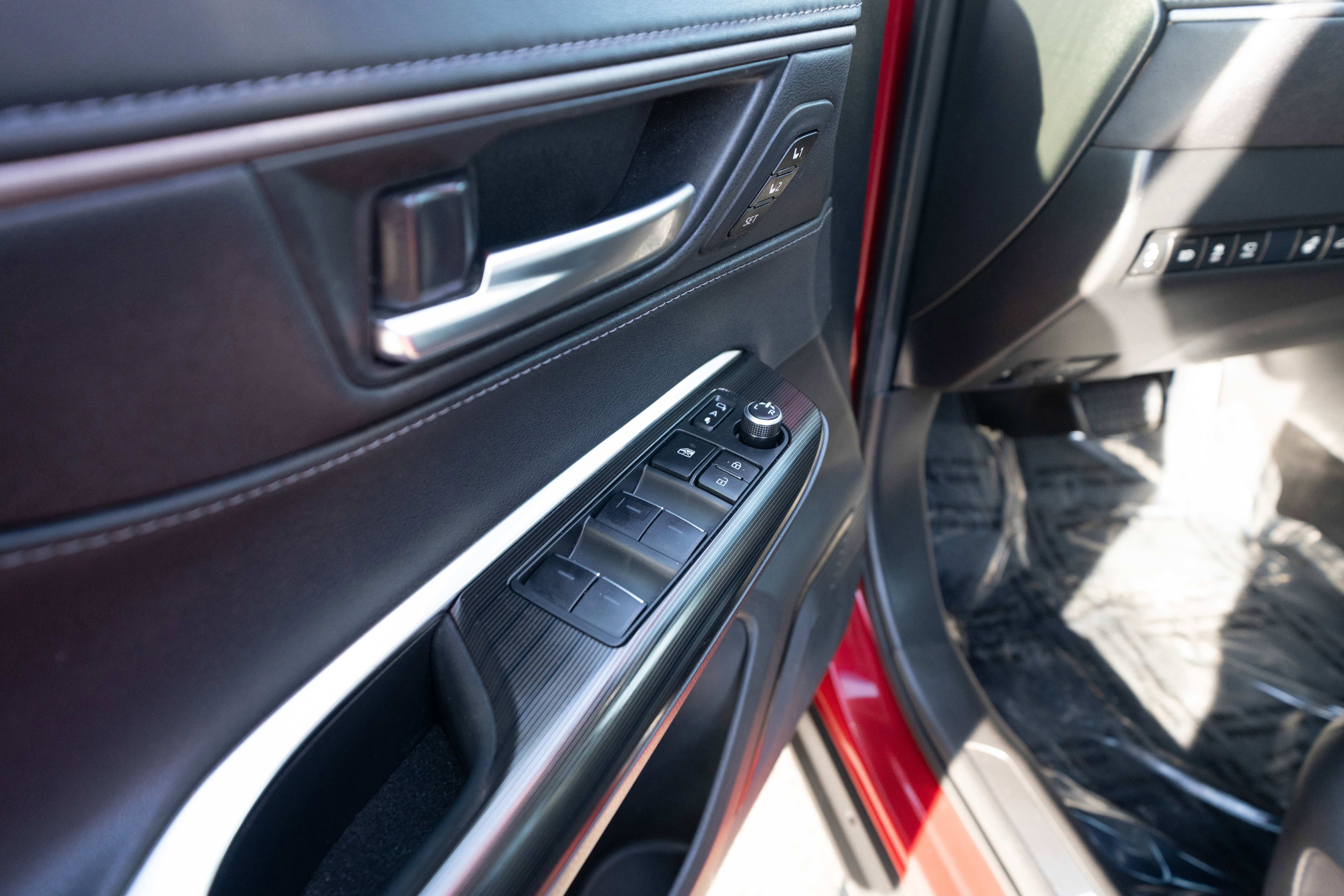 Used 2021 Toyota Venza Limited w/ Advanced Technology Package image 7