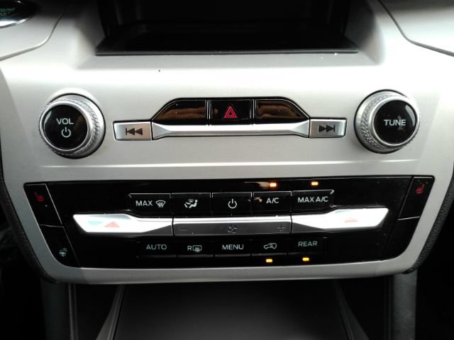 Used 2023 Ford Explorer XLT w/ Equipment Group 202A RWD image 44