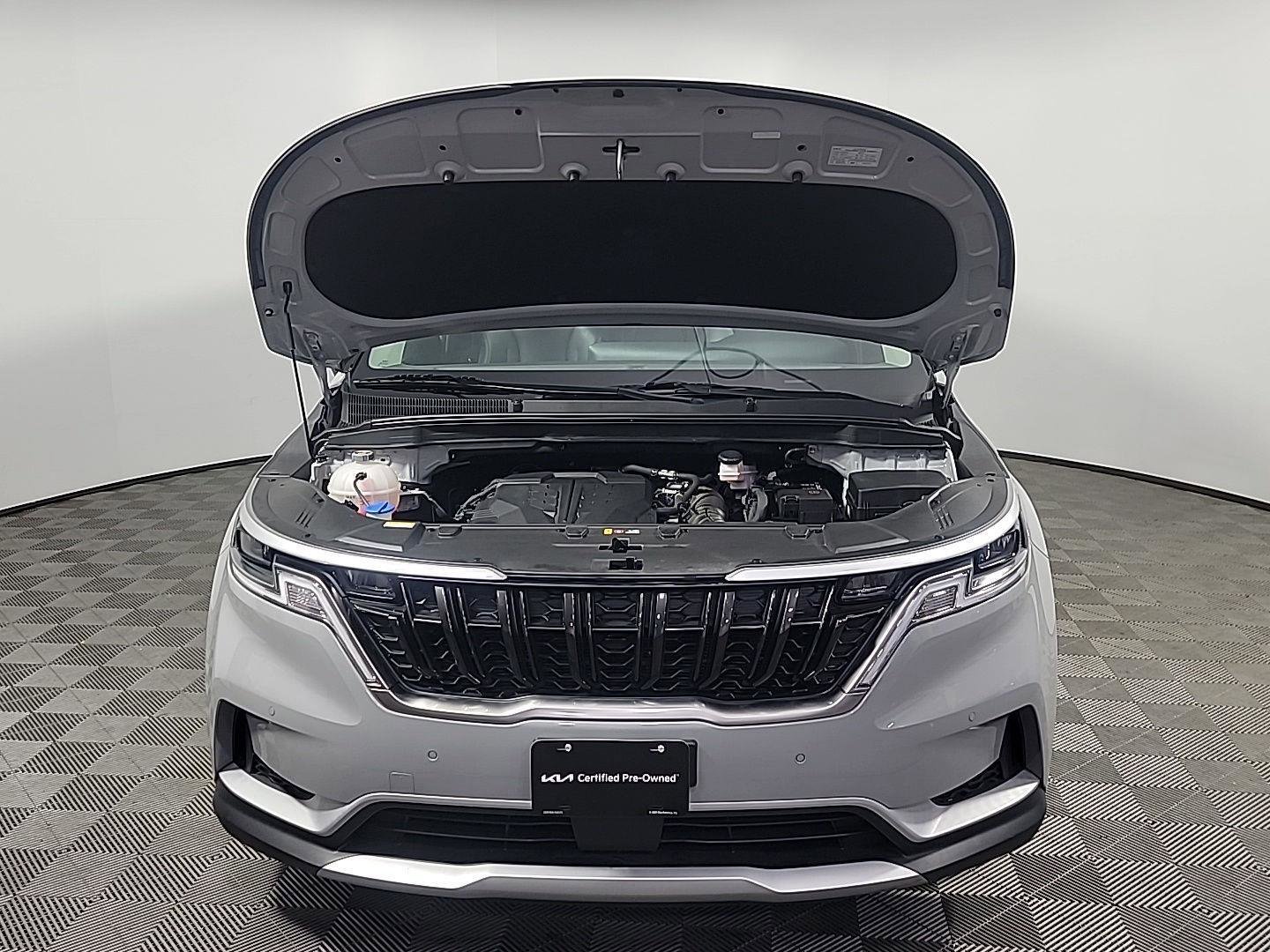 Used 2024 Kia Carnival EX image 14