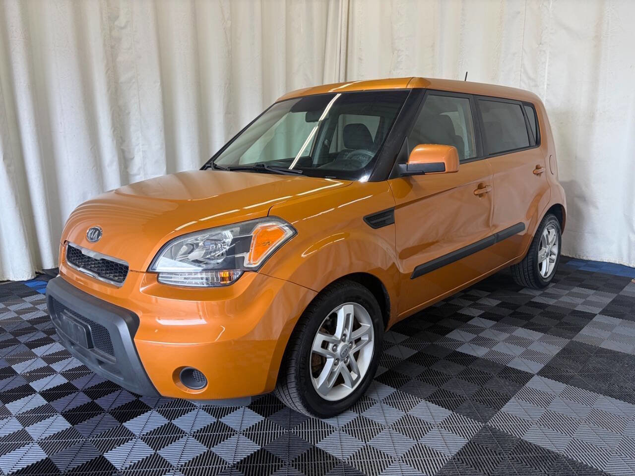 Used 2011 Kia Soul + FWD image 2