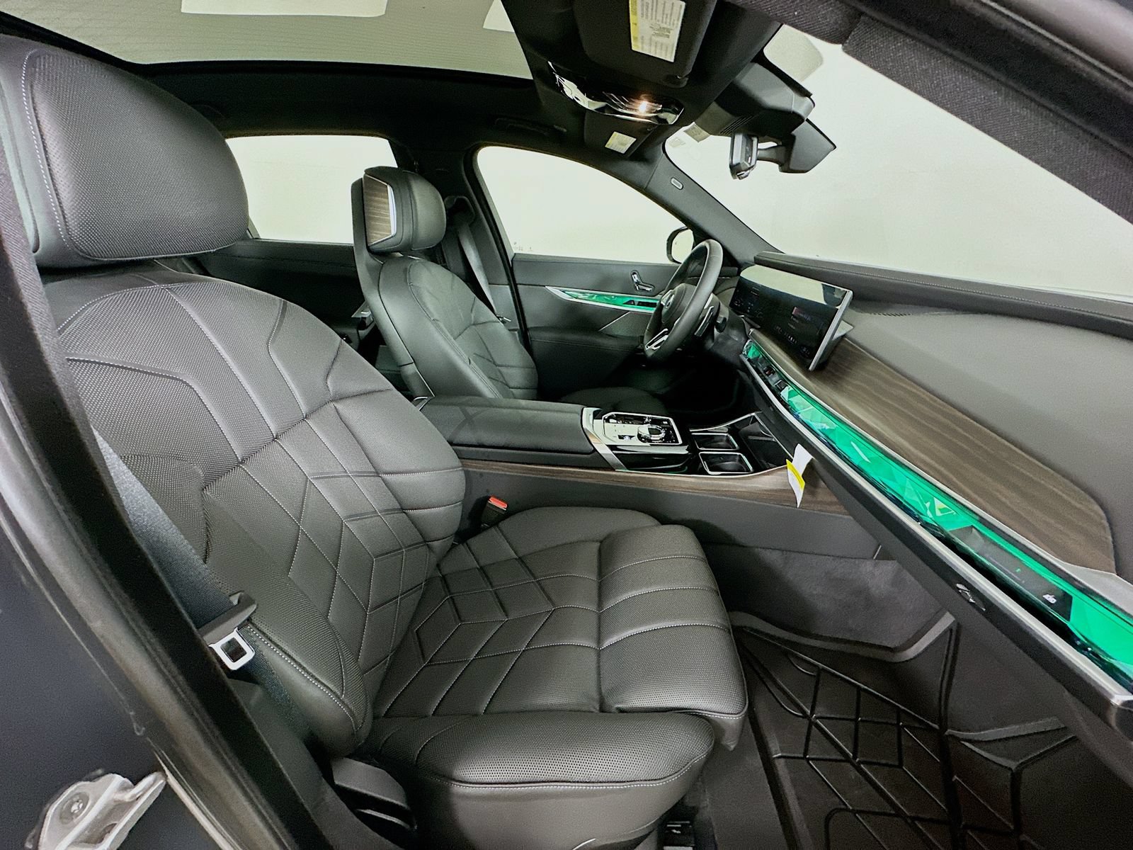 New 2026 BMW 750e xDrive w/ Executive Package AWD/4WD image 42