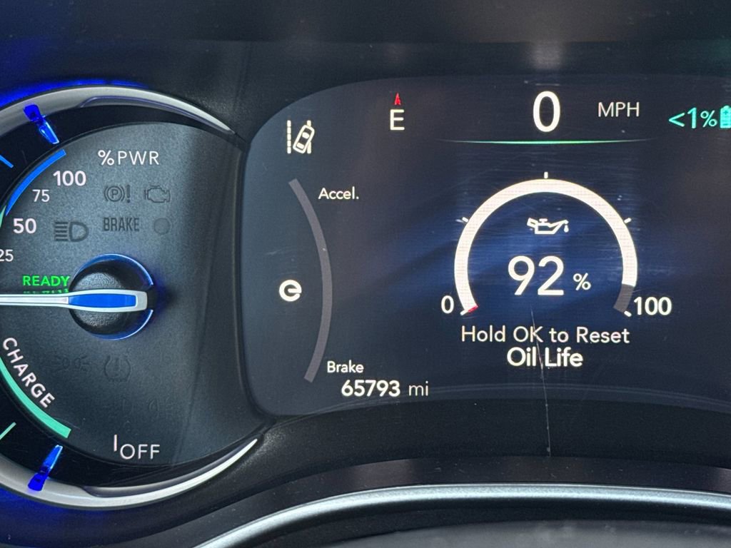 Used 2024 Chrysler Pacifica Select image 25