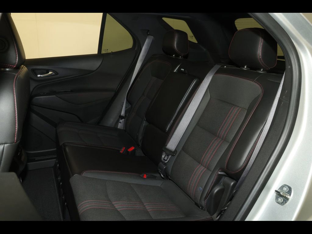 Used 2022 Chevrolet Equinox RS w/ Infotainment Package image 29