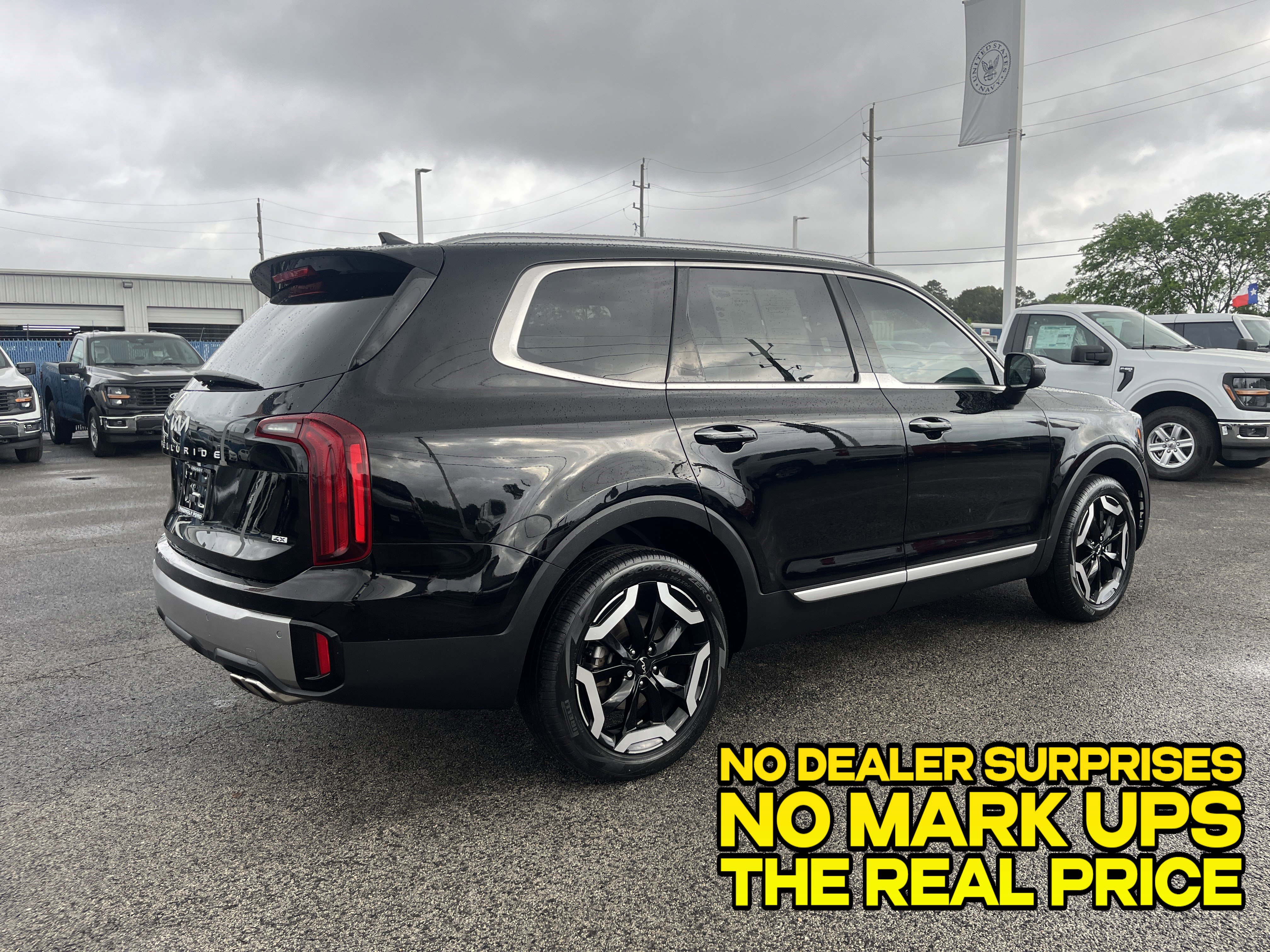 Used 2025 Kia Telluride S AWD/4WD image 2