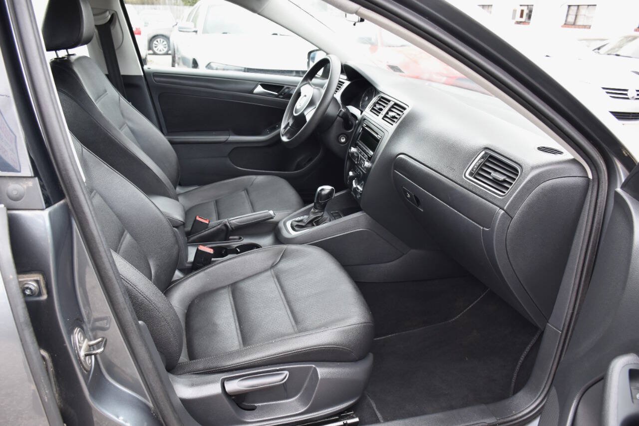 Used 2012 Volkswagen Jetta SE FWD image 11