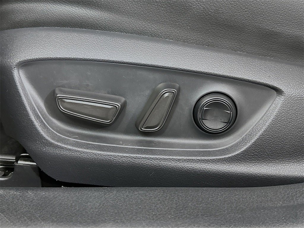 Used 2018 Toyota Camry XLE image 22