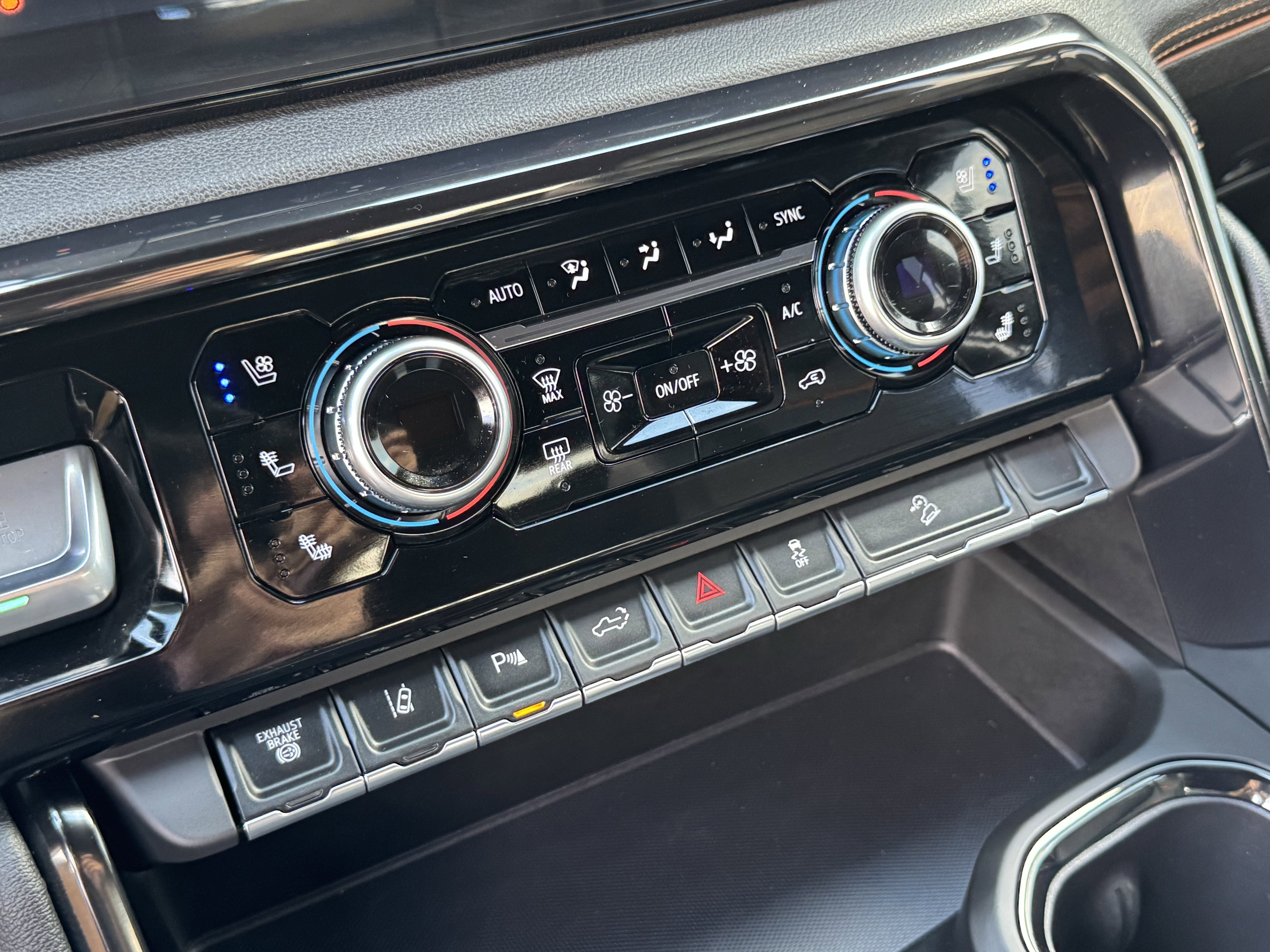 Used 2025 GMC Sierra 3500 AT4 image 20