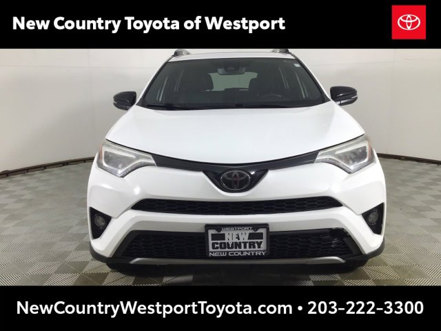 Used 2018 Toyota RAV4 SE image 2