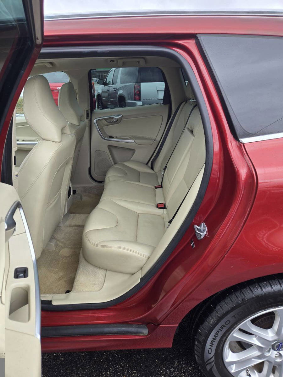 Used 2015 Volvo XC60 T5 image 25