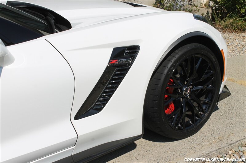 Used 2015 Chevrolet Corvette Z06 w/ 3LZ Preferred Equipment Group RWD image 31