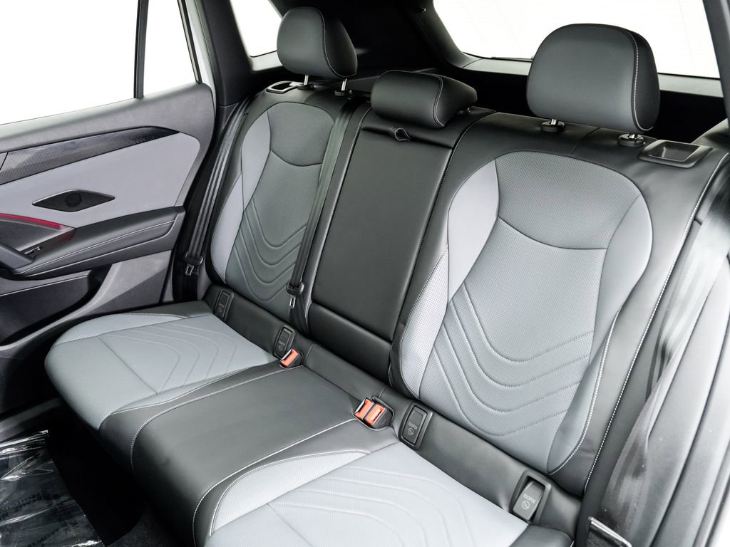 Used 2025 Volkswagen Tiguan SE R-Line AWD/4WD image 24