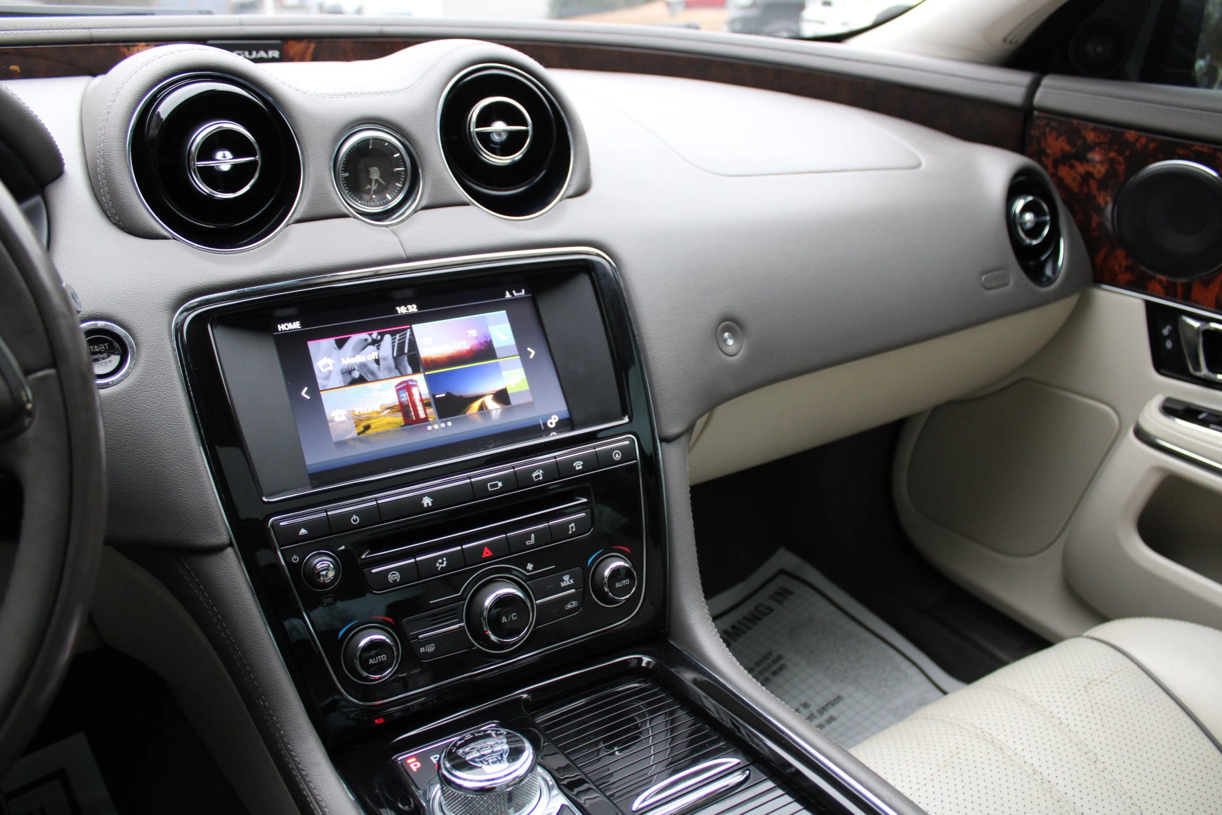 Used 2017 Jaguar XJ R-Sport AWD/4WD image 8