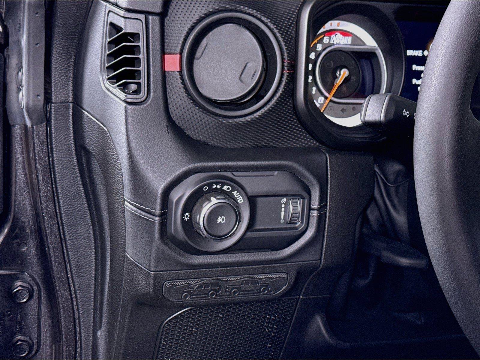 Used 2024 Jeep Wrangler Unlimited Rubicon w/ Technology Group AWD/4WD image 4