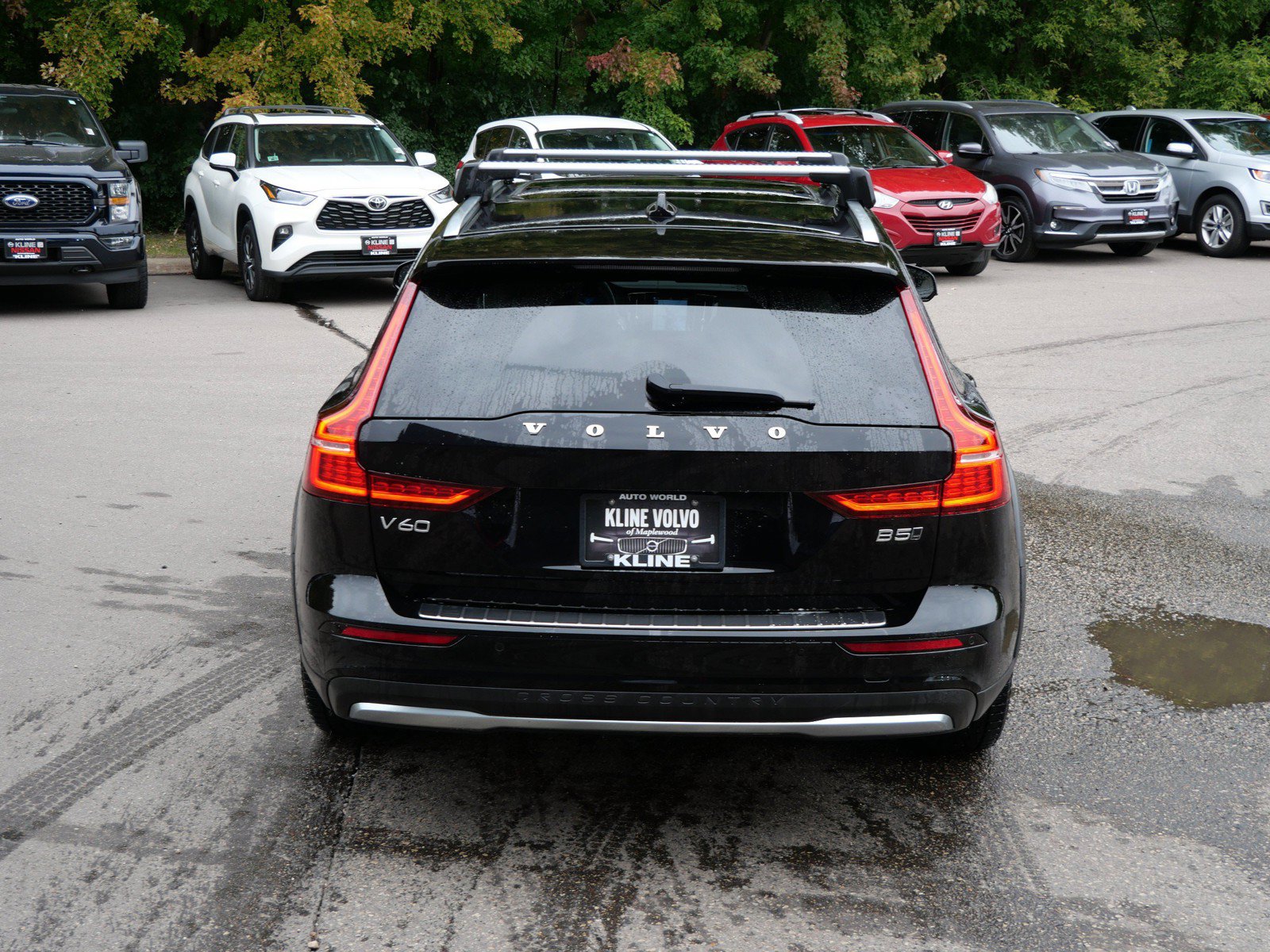Certified 2024 Volvo V60 B5 Cross Country Ultimate w/ Protection Package Premier AWD/4WD image 6