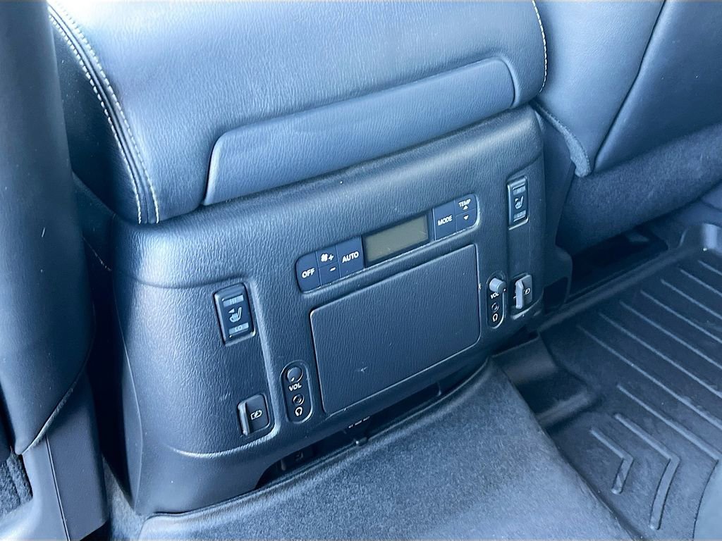 Used 2020 Nissan Armada Platinum w/ Captain's Chairs Package image 27