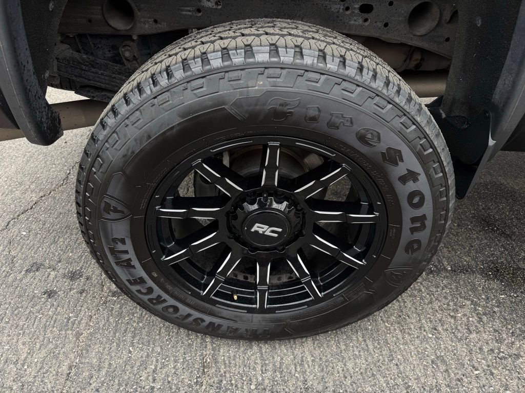 Used 2017 GMC Sierra 2500 SLT w/ All Terrain HD Package AWD/4WD image 9