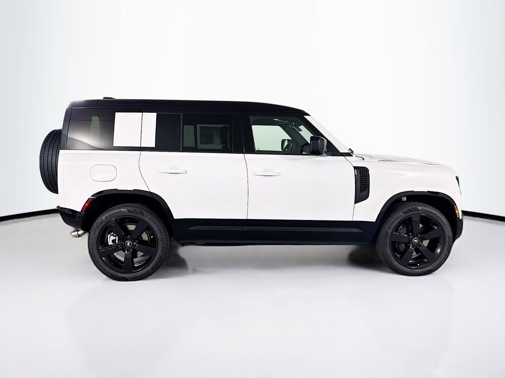 Used 2025 Land Rover Defender 110 X-Dynamic SE AWD/4WD image 4