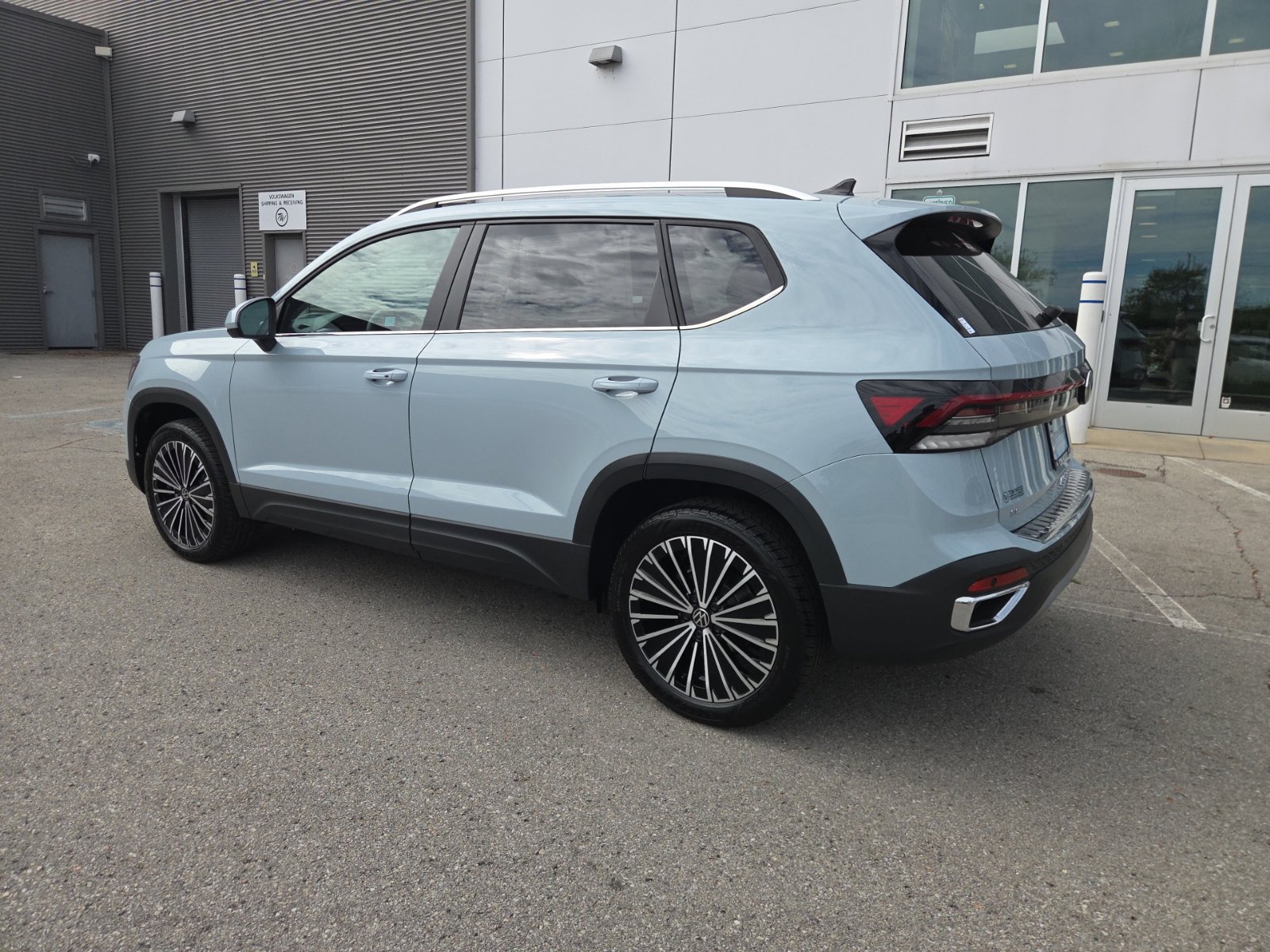 New 2027 Volkswagen Taos SE FWD image 10