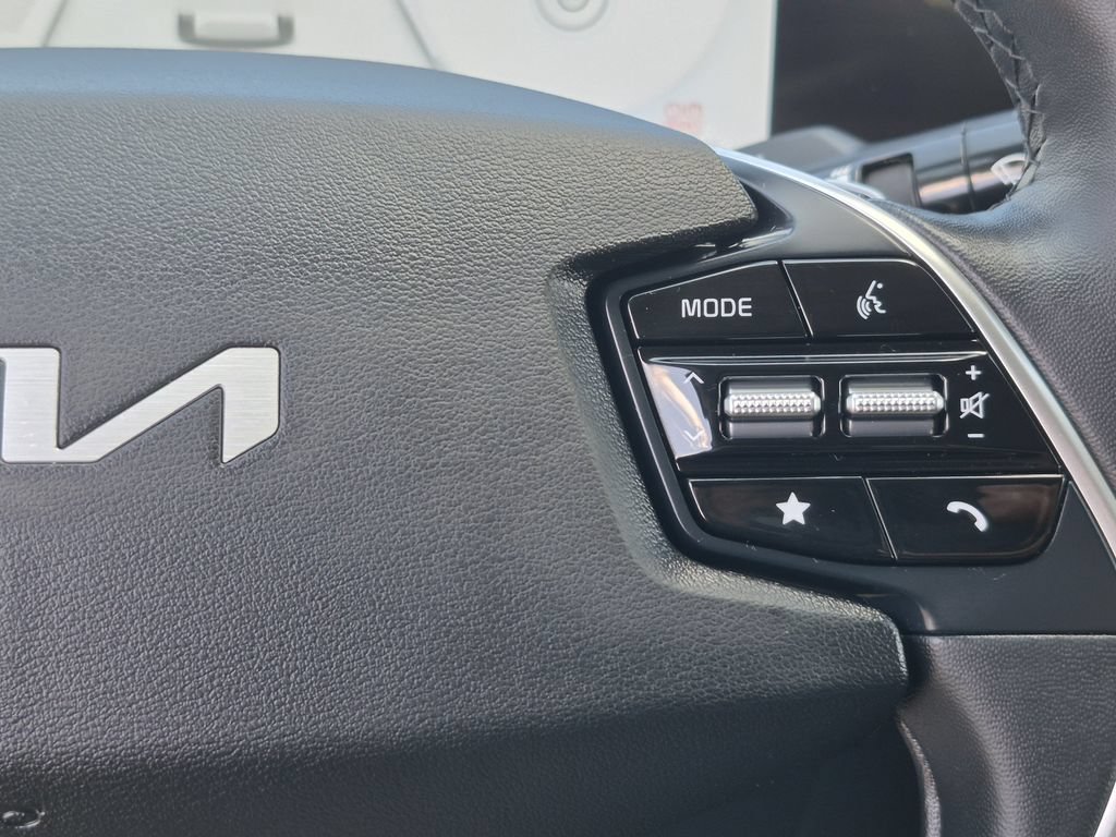 Certified 2024 Kia EV6 Light AWD/4WD image 21